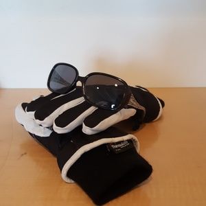 Girls ski gloves and sunglasses-0013